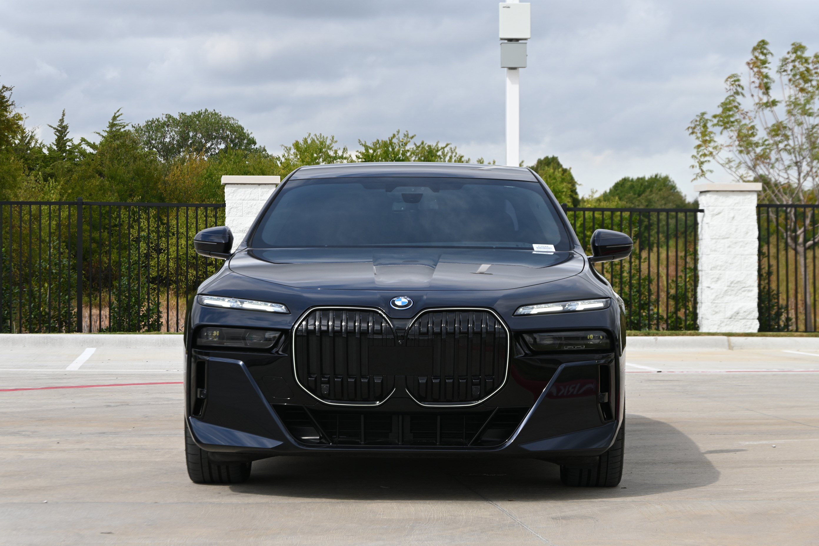 Certified 2024 BMW i7 xDrive60 w/ Executive Package AWD/4WD image 3