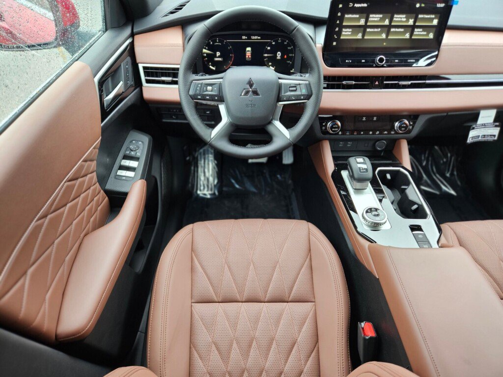 New 2025 Mitsubishi Outlander SEL image 13