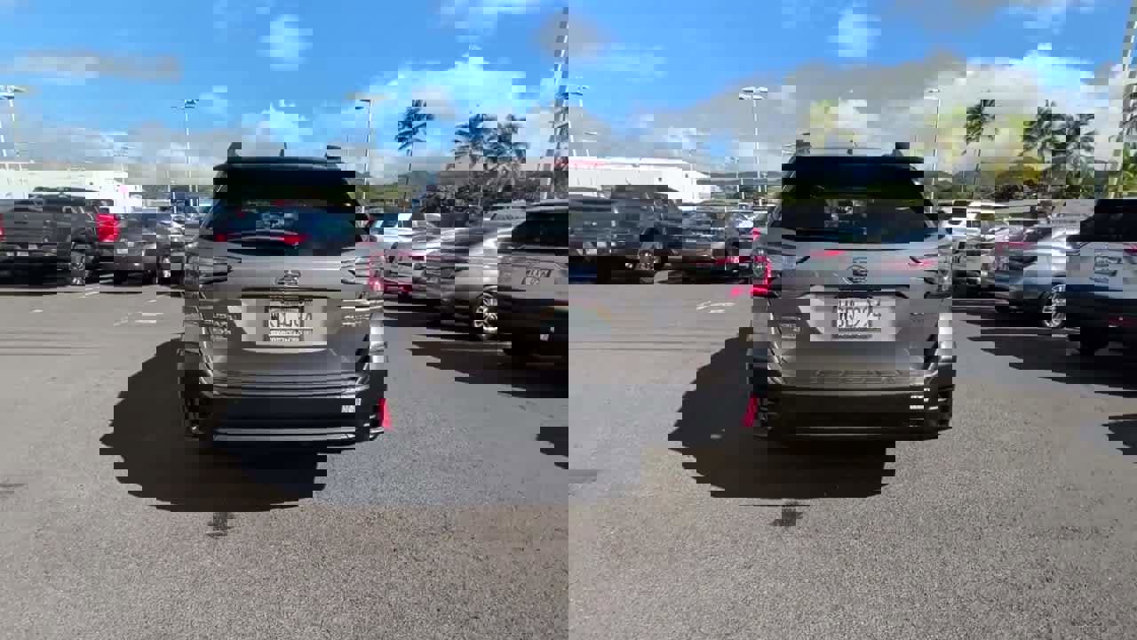 Used 2022 Subaru Outback Premium image 12