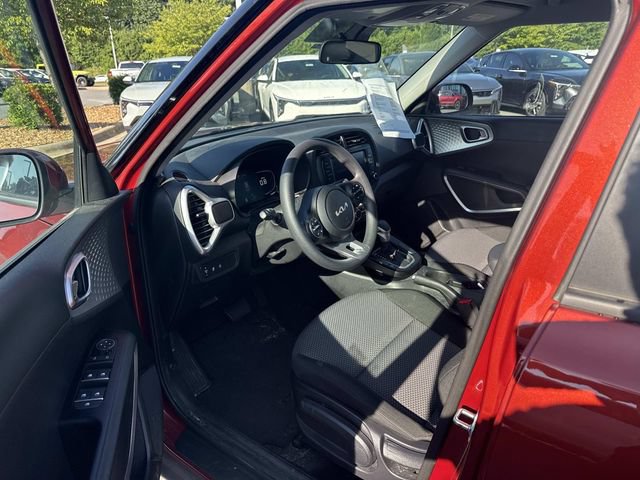 Certified 2023 Kia Soul LX FWD image 3