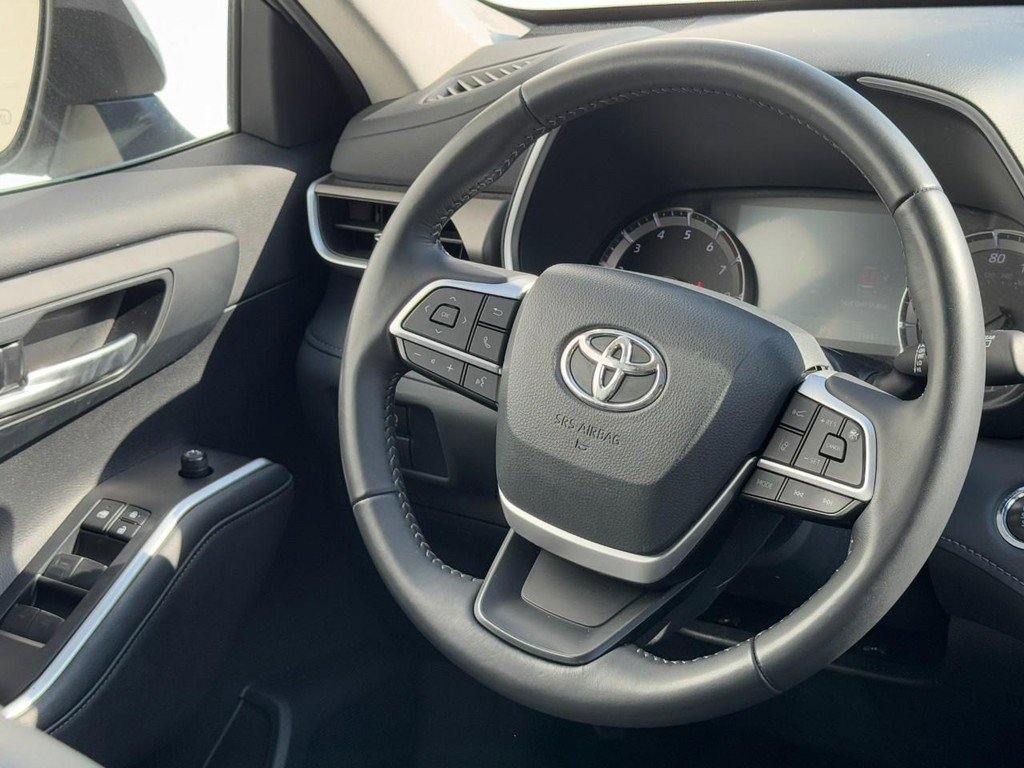 Certified 2023 Toyota Highlander AWD image 13