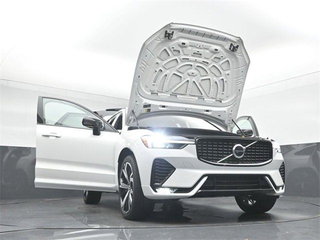 Used 2022 Volvo XC60 B6 R-Design w/ Protection Package Premier image 53