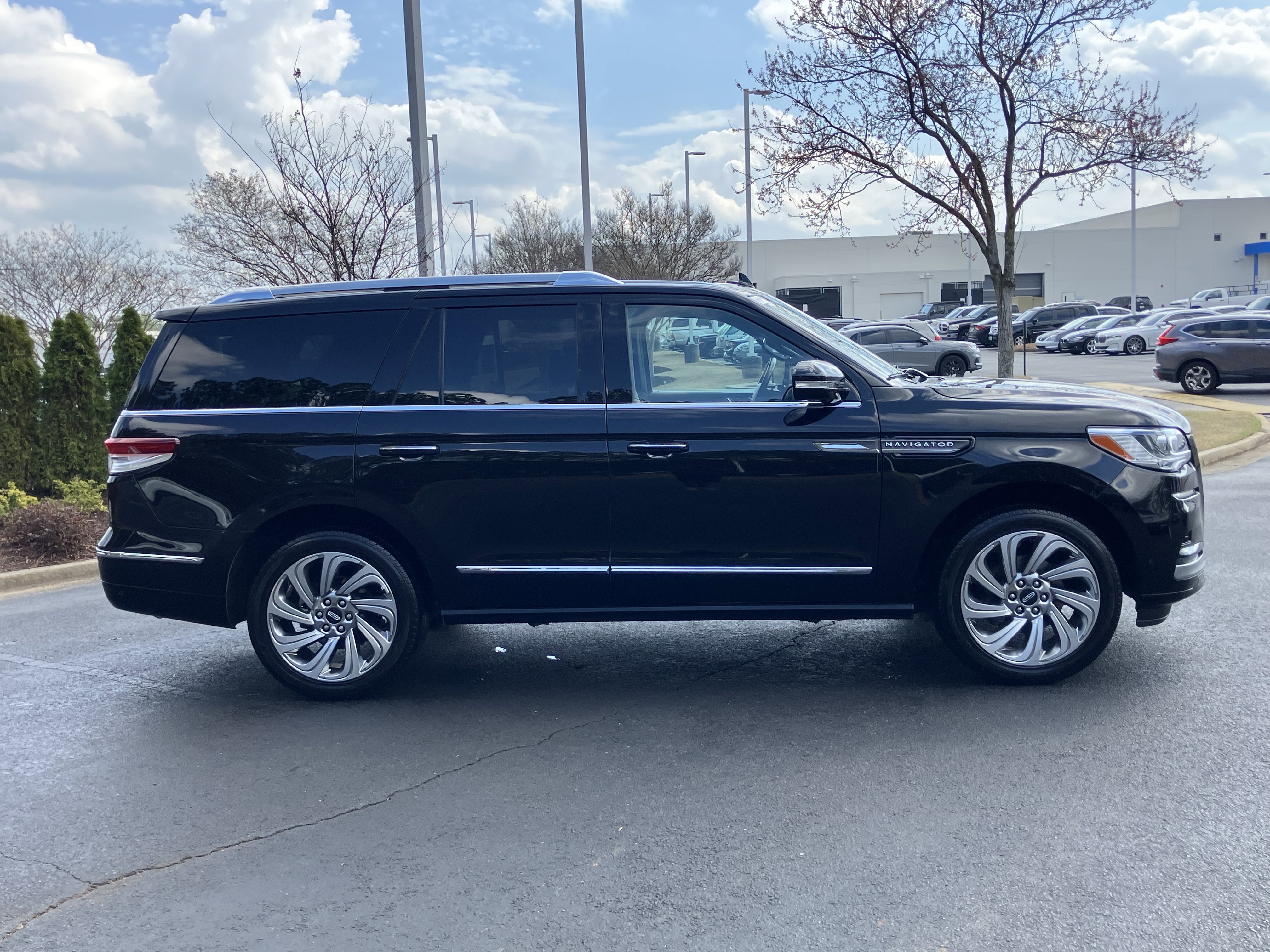 Used 2024 Lincoln Navigator Reserve image 11
