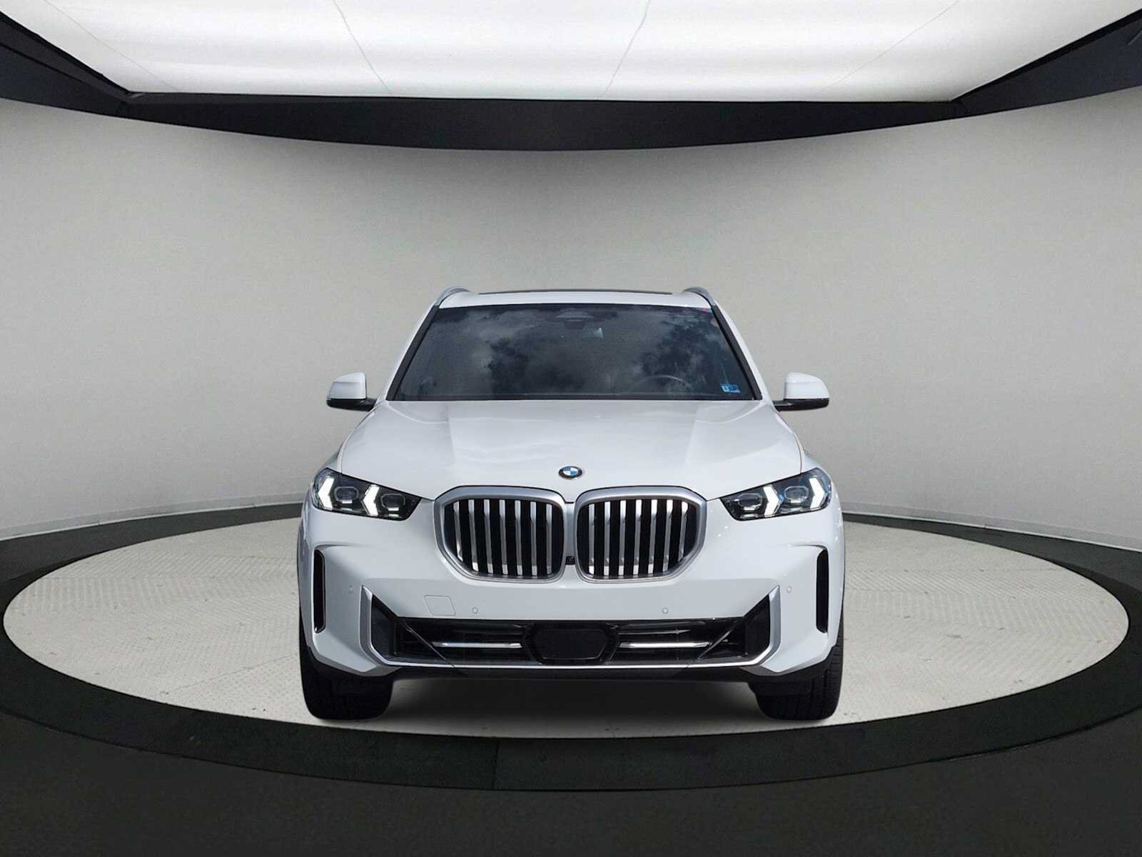 Used 2026 BMW X5 xDrive40i w/ Parking Assistance Package AWD/4WD image 3