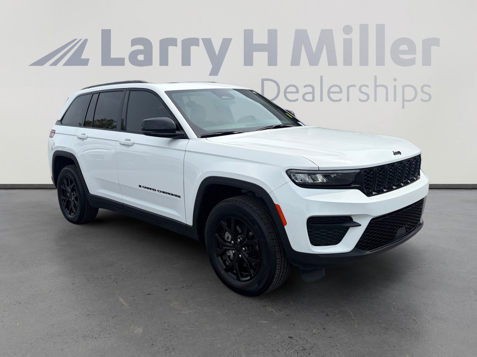Used 2025 Jeep Grand Cherokee Altitude image 7