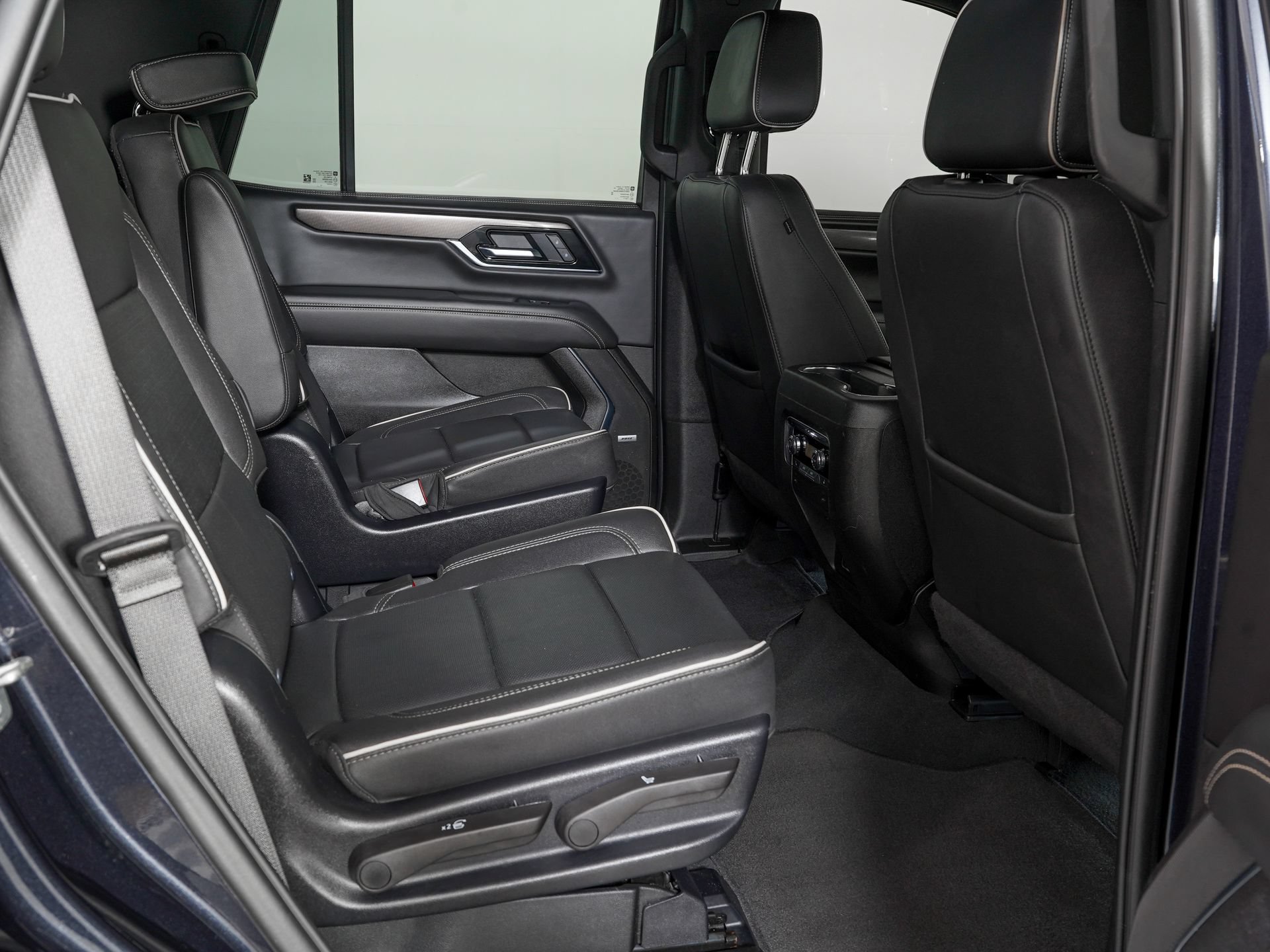 Used 2025 GMC Yukon Elevation AWD/4WD image 10