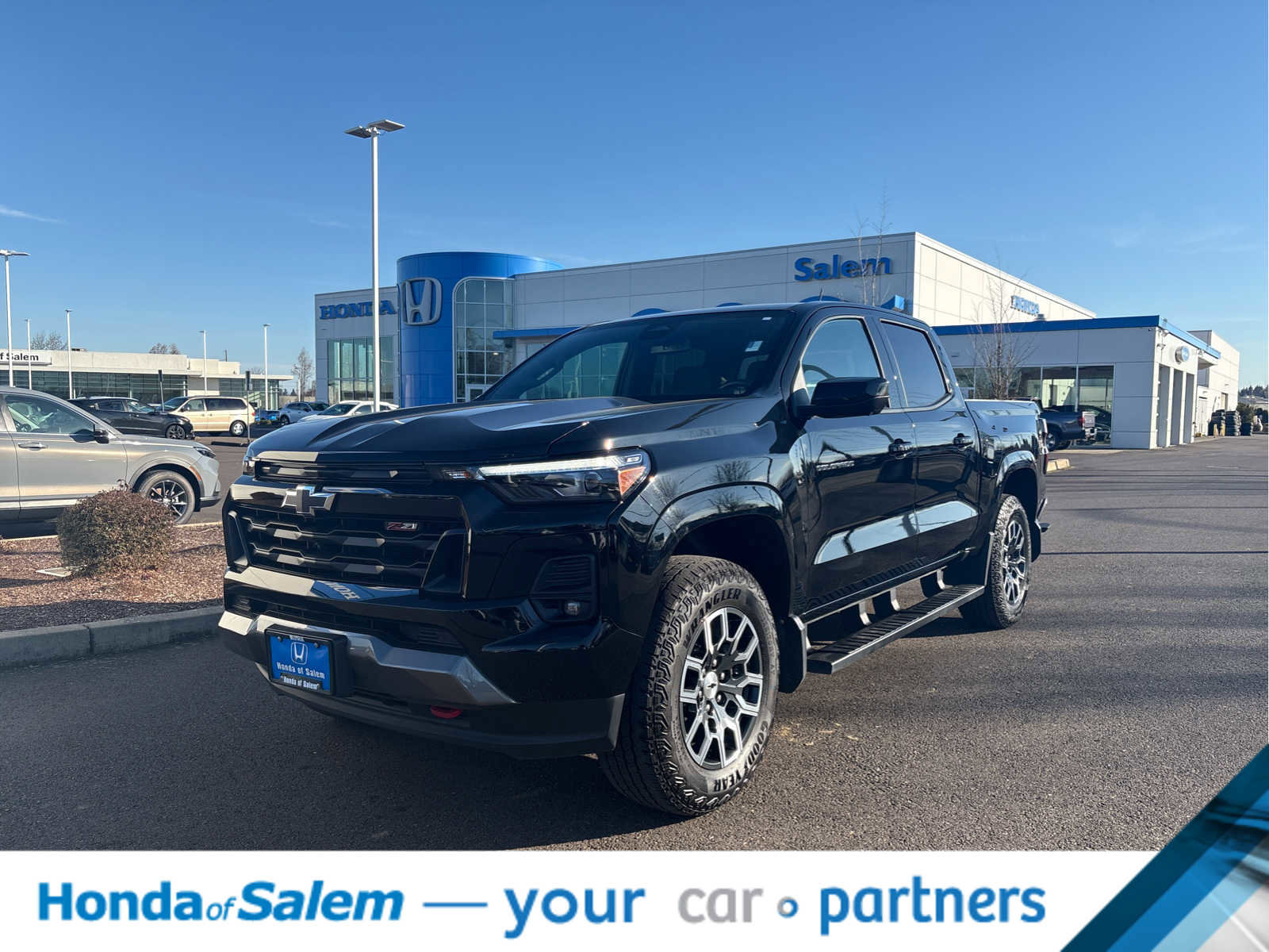 Used 2024 Chevrolet Colorado Z71 w/ Z71 Convenience Package 2 image 1