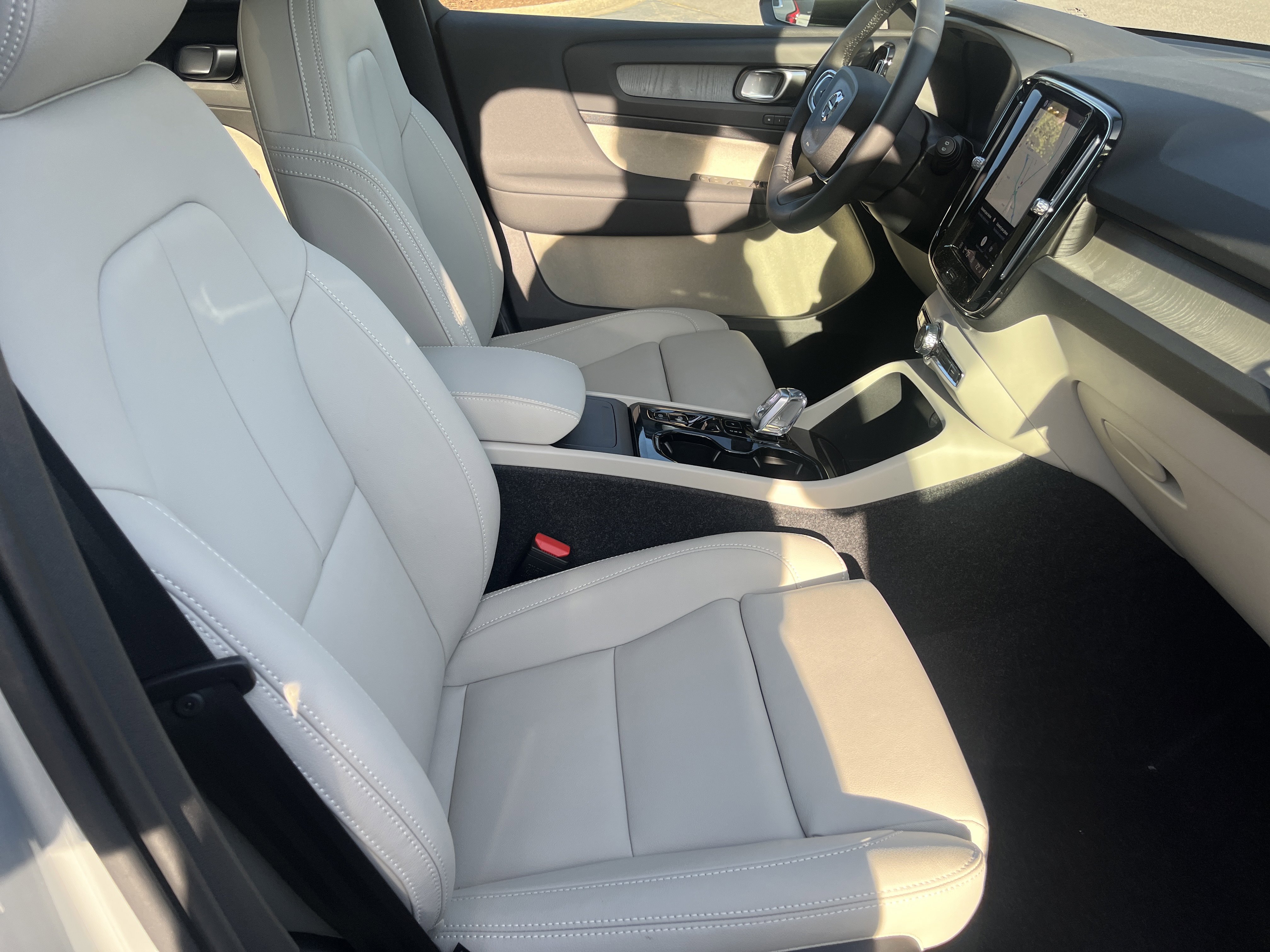 New 2026 Volvo XC40 B5 Plus w/ Protection Package Premier AWD/4WD image 19