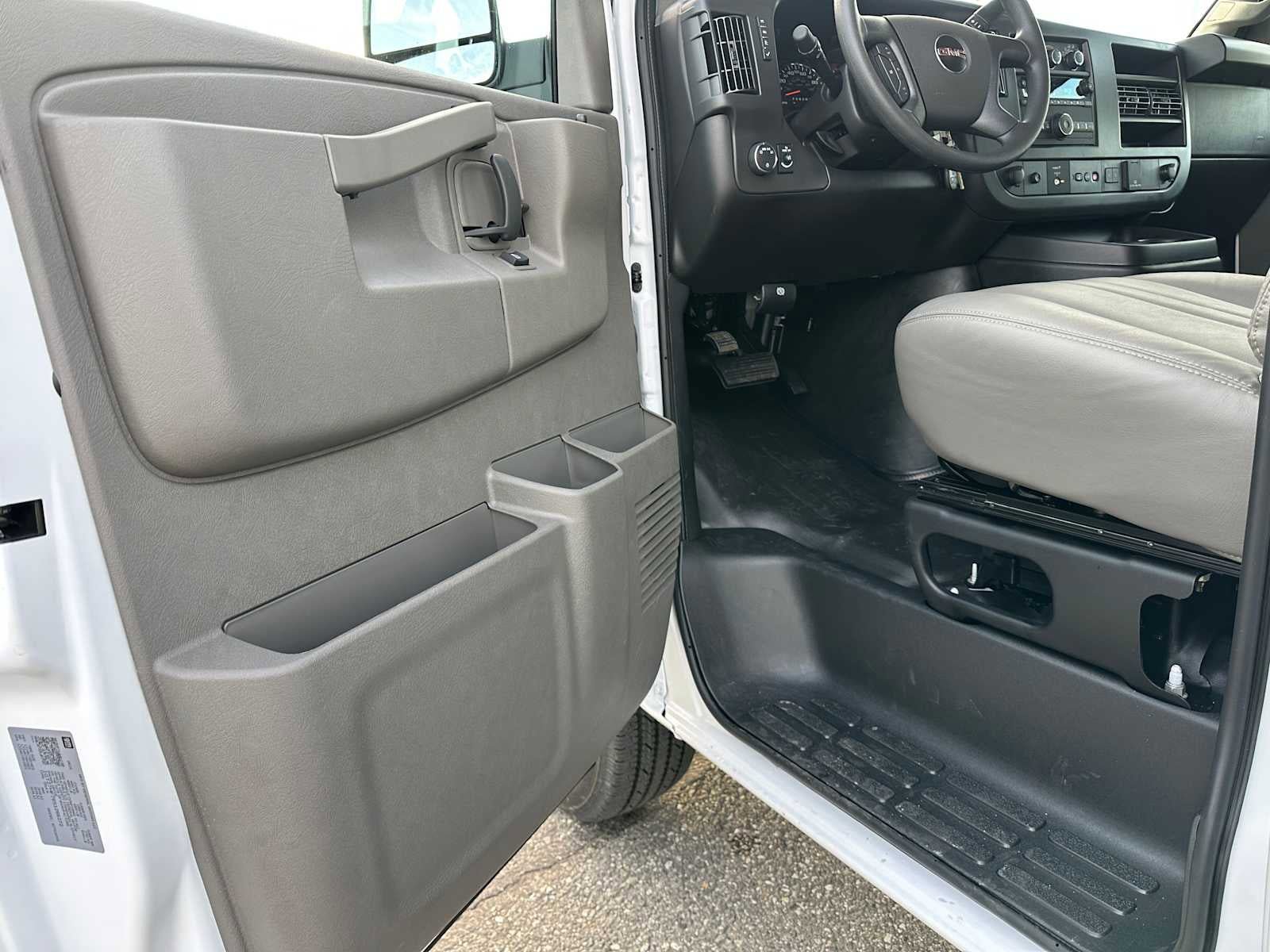 New 2025 GMC Savana 3500 Extended w/ Driver Convenience Package RWD image 21