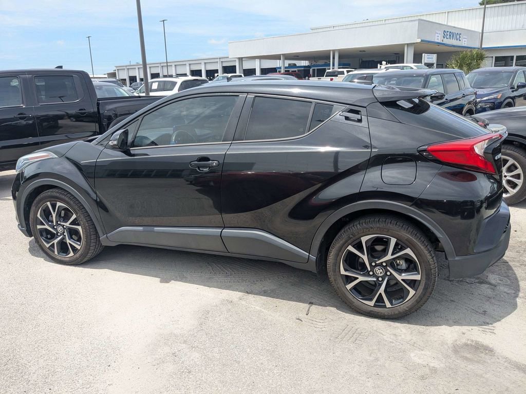 Used 2020 Toyota C-HR XLE FWD image 7