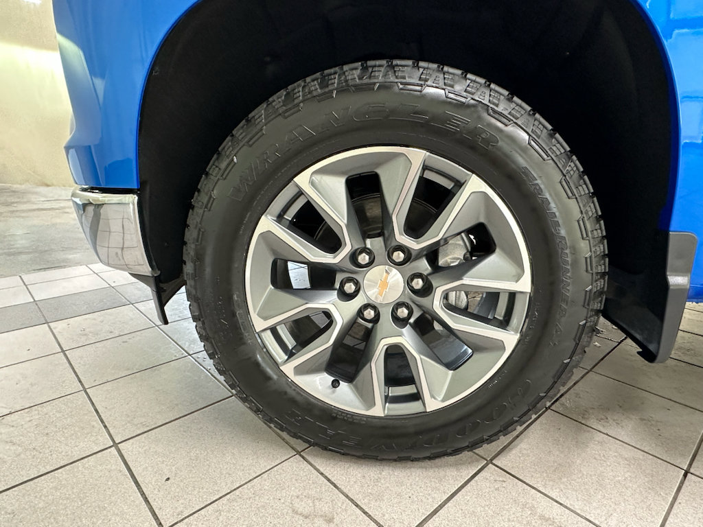 Used 2026 Chevrolet Silverado 1500 LT AWD/4WD image 14