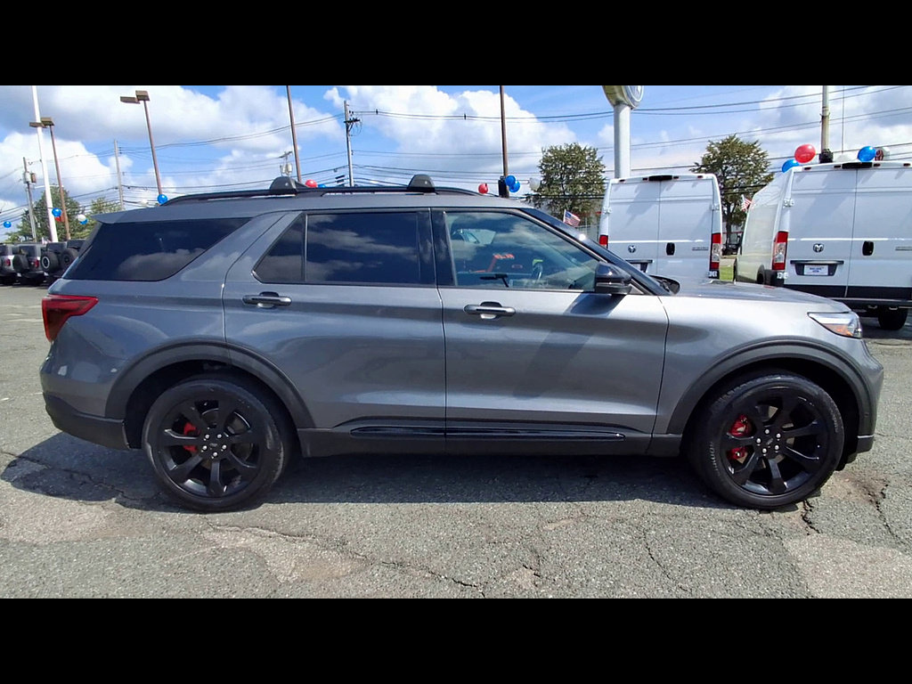 Certified 2022 Ford Explorer ST w/ Equipment Group 401A AWD/4WD image 9
