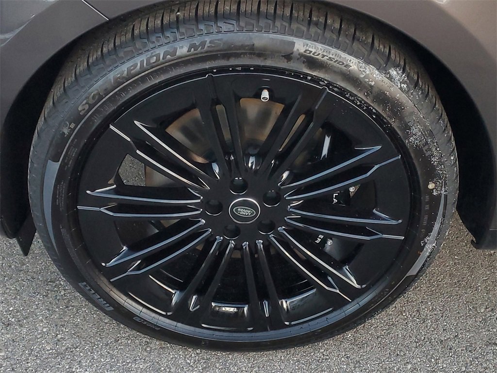 New 2025 Land Rover Range Rover SE image 5