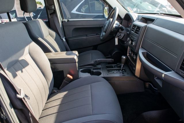 Used 2012 Jeep Liberty Sport image 21