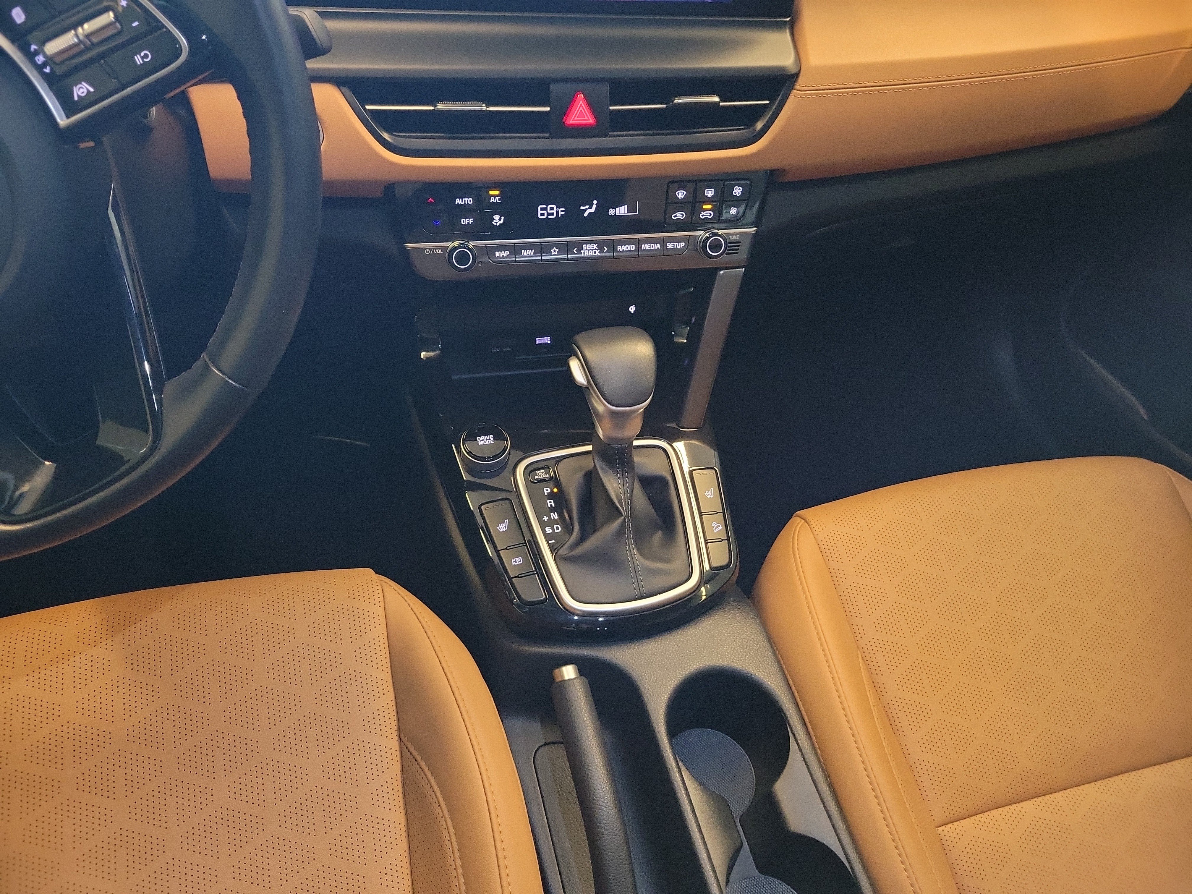Used 2024 Kia Seltos EX FWD image 20