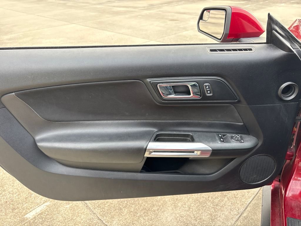 Used 2017 Ford Mustang Coupe RWD image 16