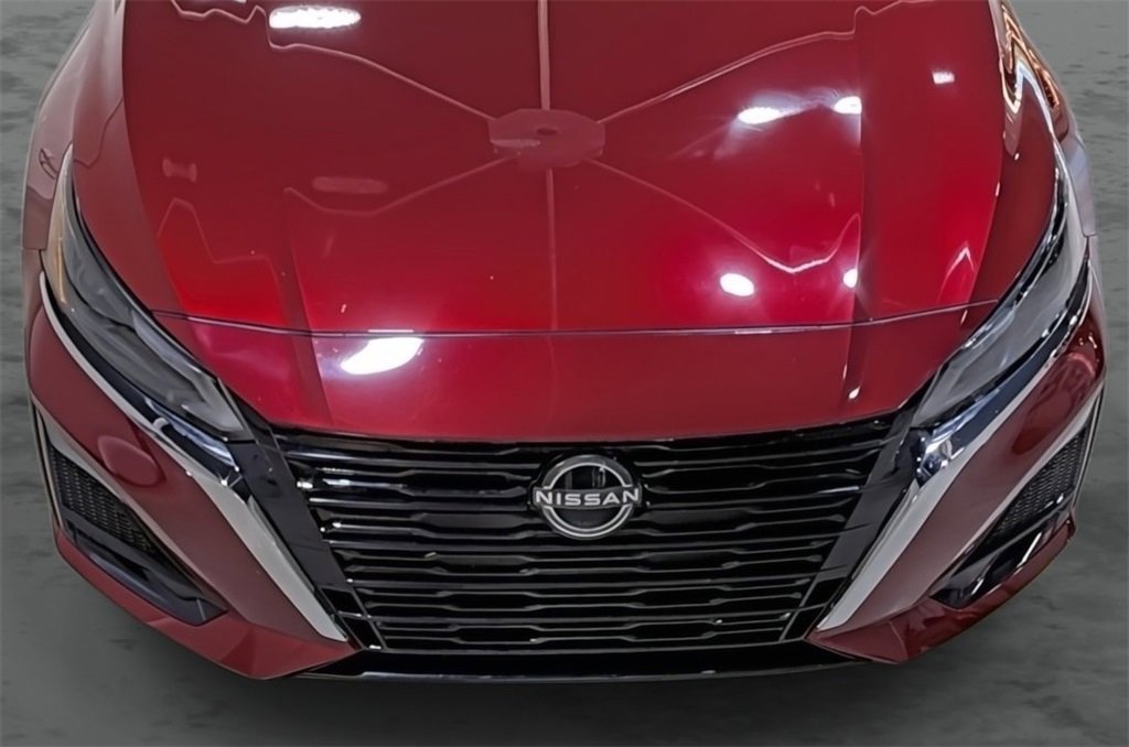 Used 2024 Nissan Altima 2.5 SV w/ SV Premium Package image 16