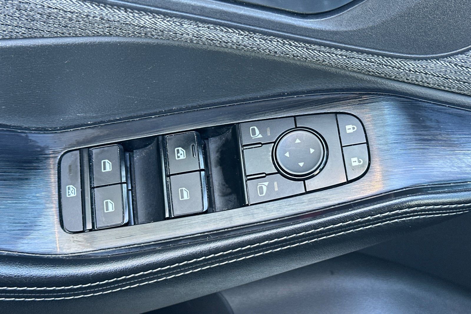 Certified 2023 Nissan Rogue SV image 12