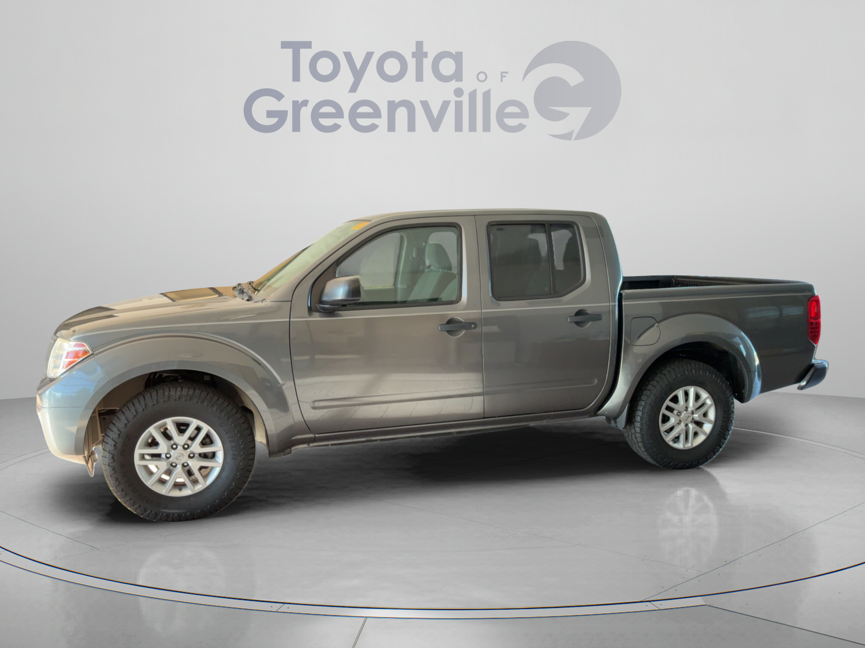 Used 2019 Nissan Frontier SV RWD image 2