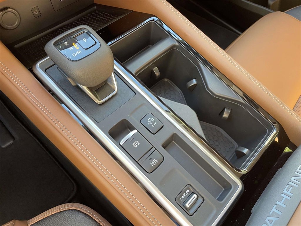 New 2025 Nissan Pathfinder Platinum image 17