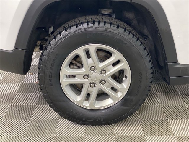 Used 2023 Jeep Grand Cherokee Laredo w/ Luxury Tech Group I image 37