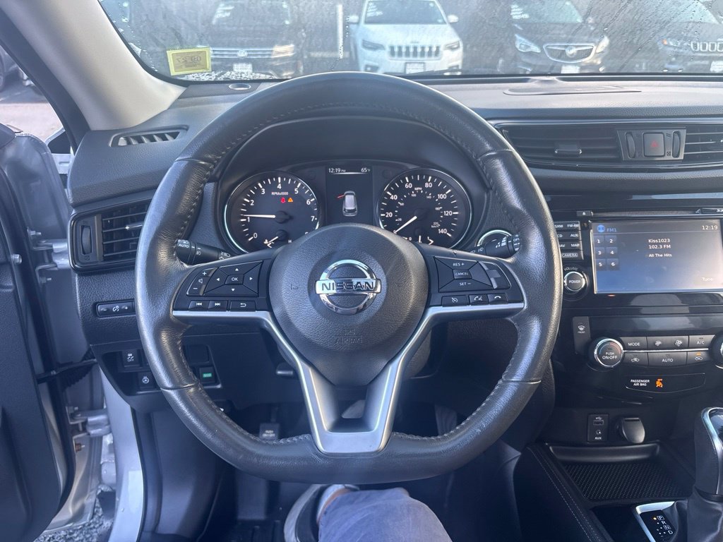 Used 2017 Nissan Rogue SL w/ SL Premium Package AWD/4WD image 18