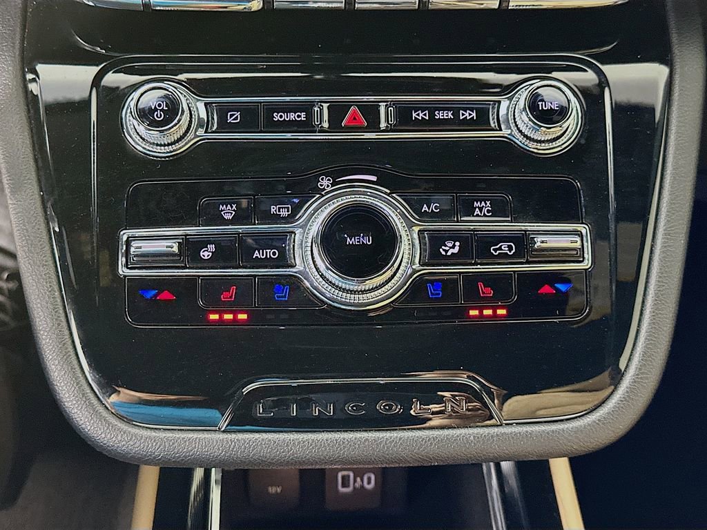Used 2022 Lincoln Corsair Reserve w/ Elements Package FWD image 16