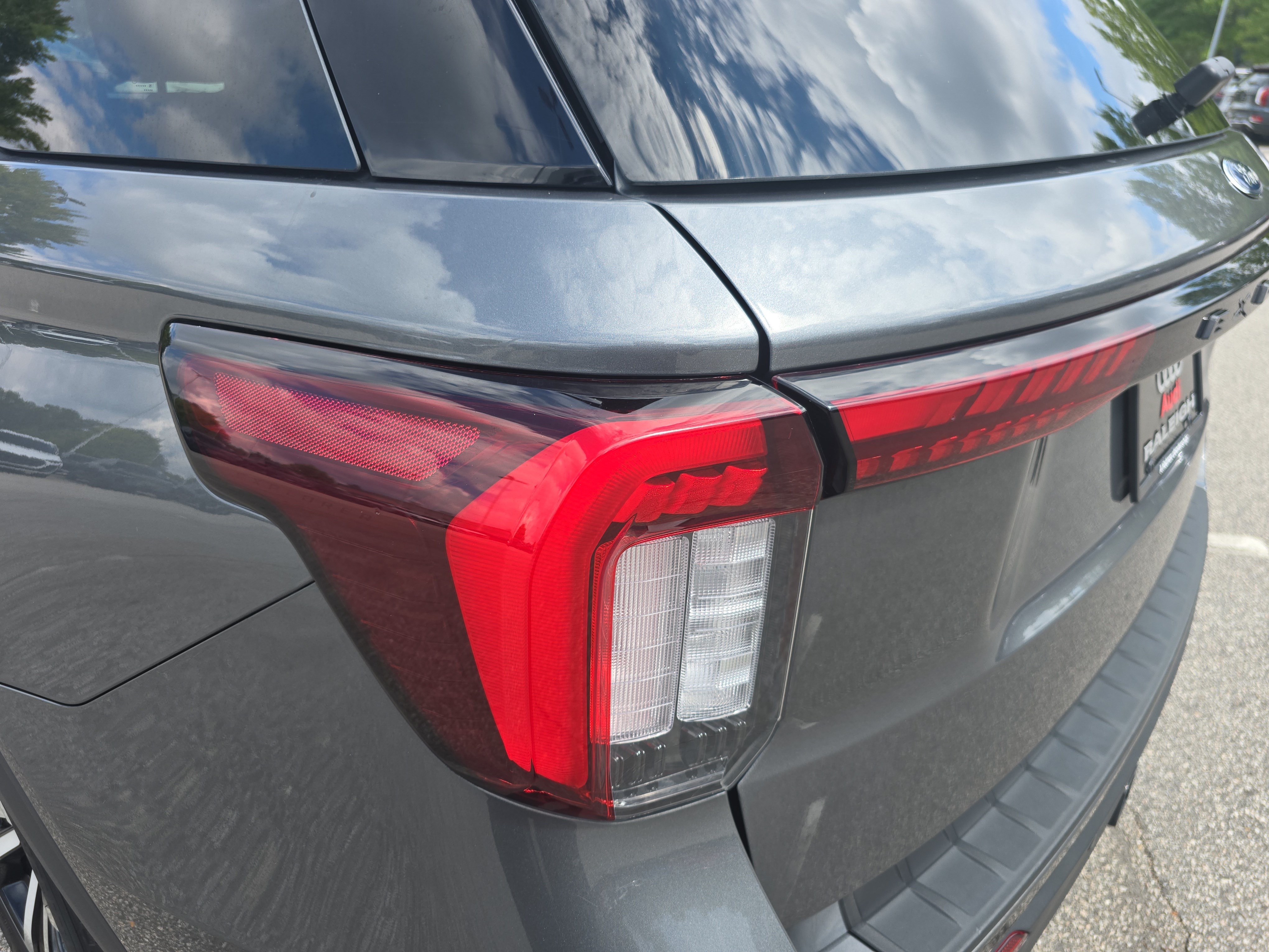 Used 2025 Ford Explorer ST-Line AWD/4WD image 31