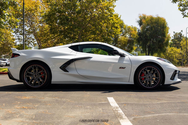 Used 2023 Chevrolet Corvette Stingray Premium Cpe w/ Z51 Performance Package image 19