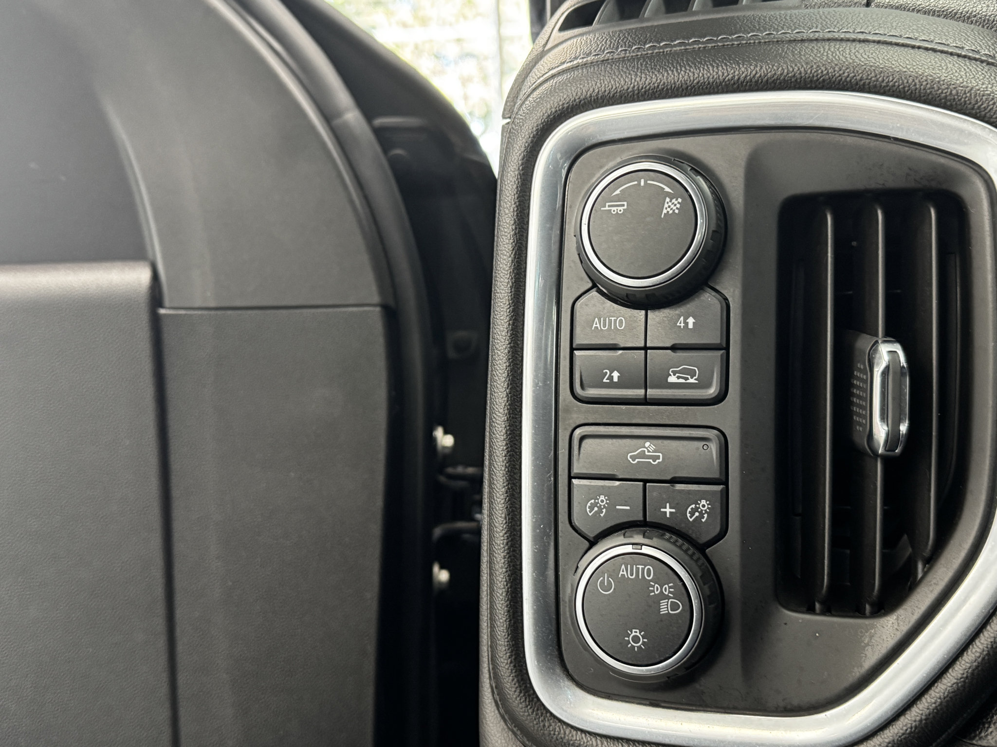 Used 2019 Chevrolet Silverado 1500 LT w/ All-Star Edition AWD/4WD image 24