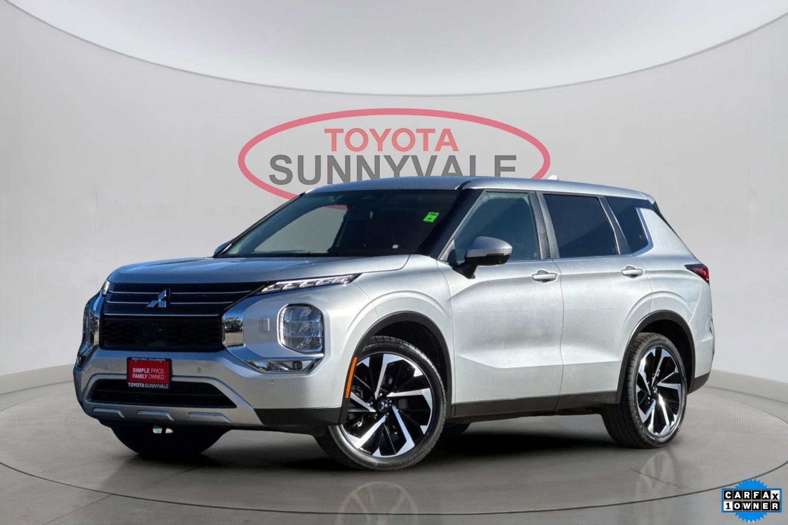 Used 2024 Mitsubishi Outlander SE image 1