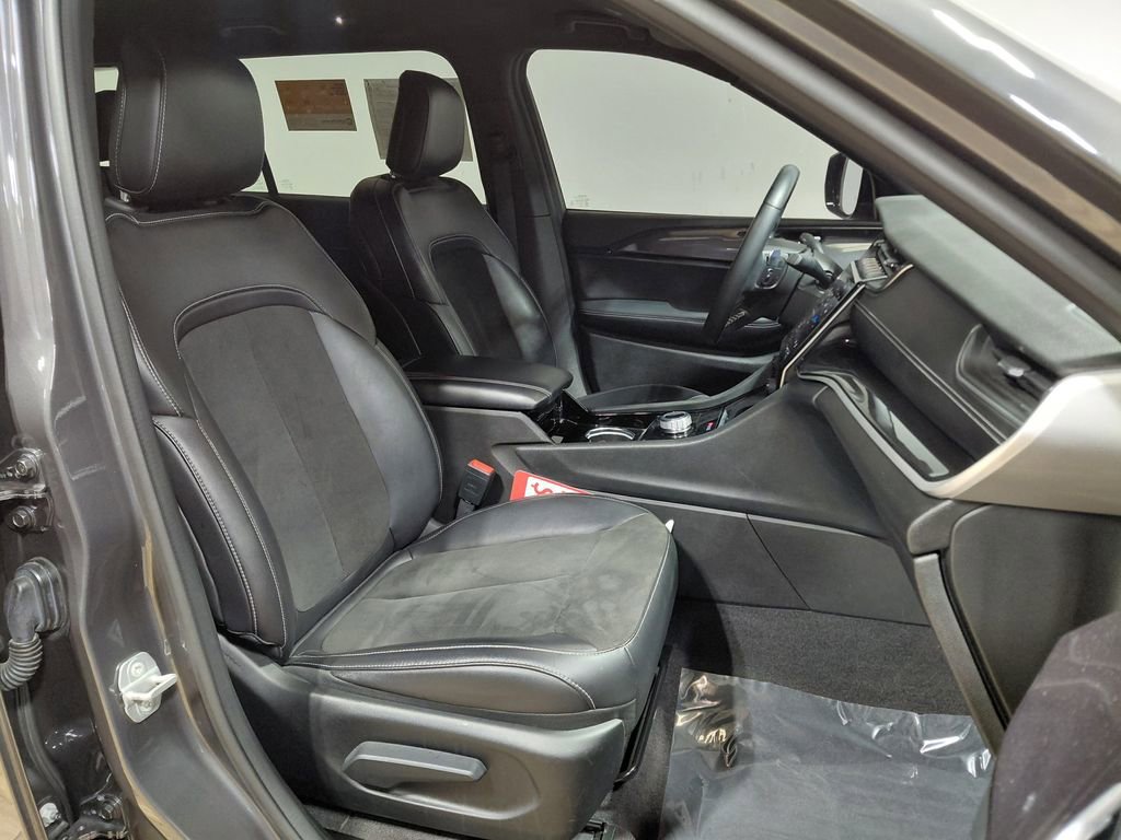 Certified 2021 Jeep Grand Cherokee L Laredo AWD/4WD image 29