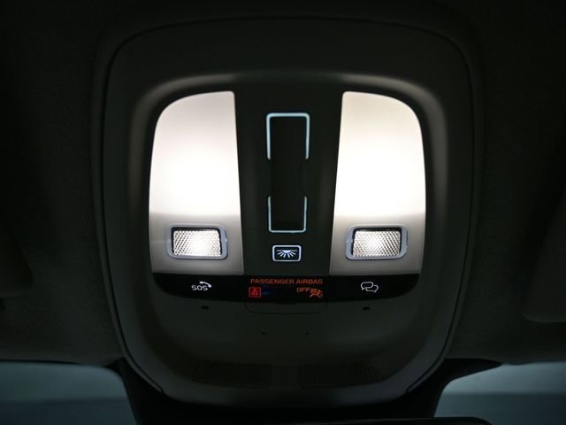 Used 2023 Volvo XC40 B5 Ultimate w/ Protection Package Premier image 30