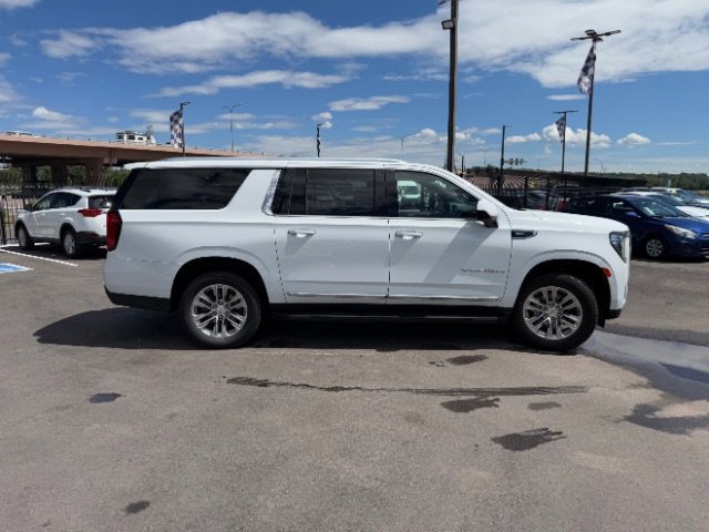 Used 2023 GMC Yukon XL SLT AWD/4WD image 43