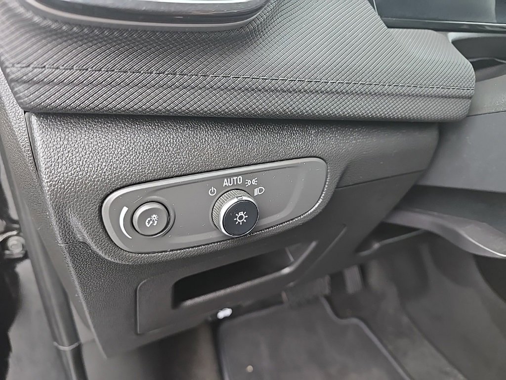 Used 2025 Chevrolet TrailBlazer LT w/ Driver Confidence Package image 18