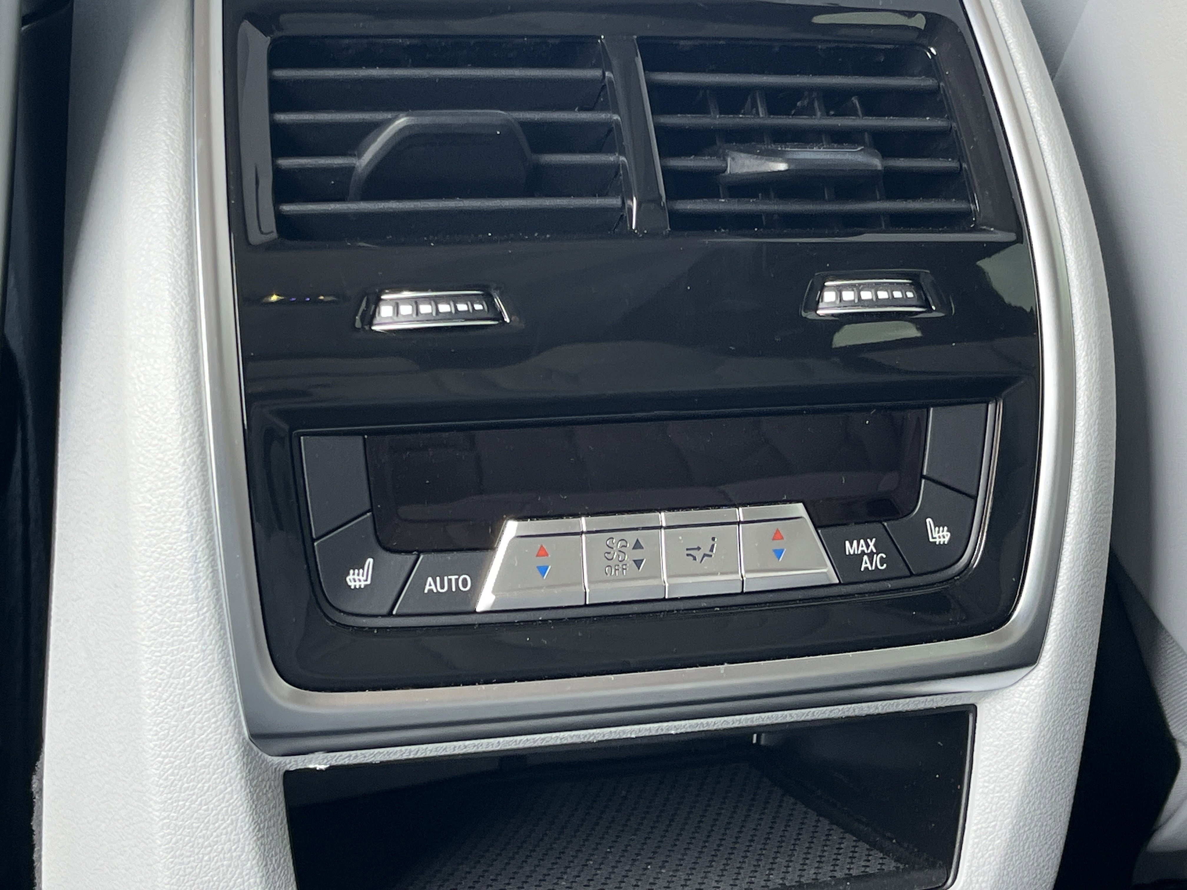 Used 2025 BMW XM image 24