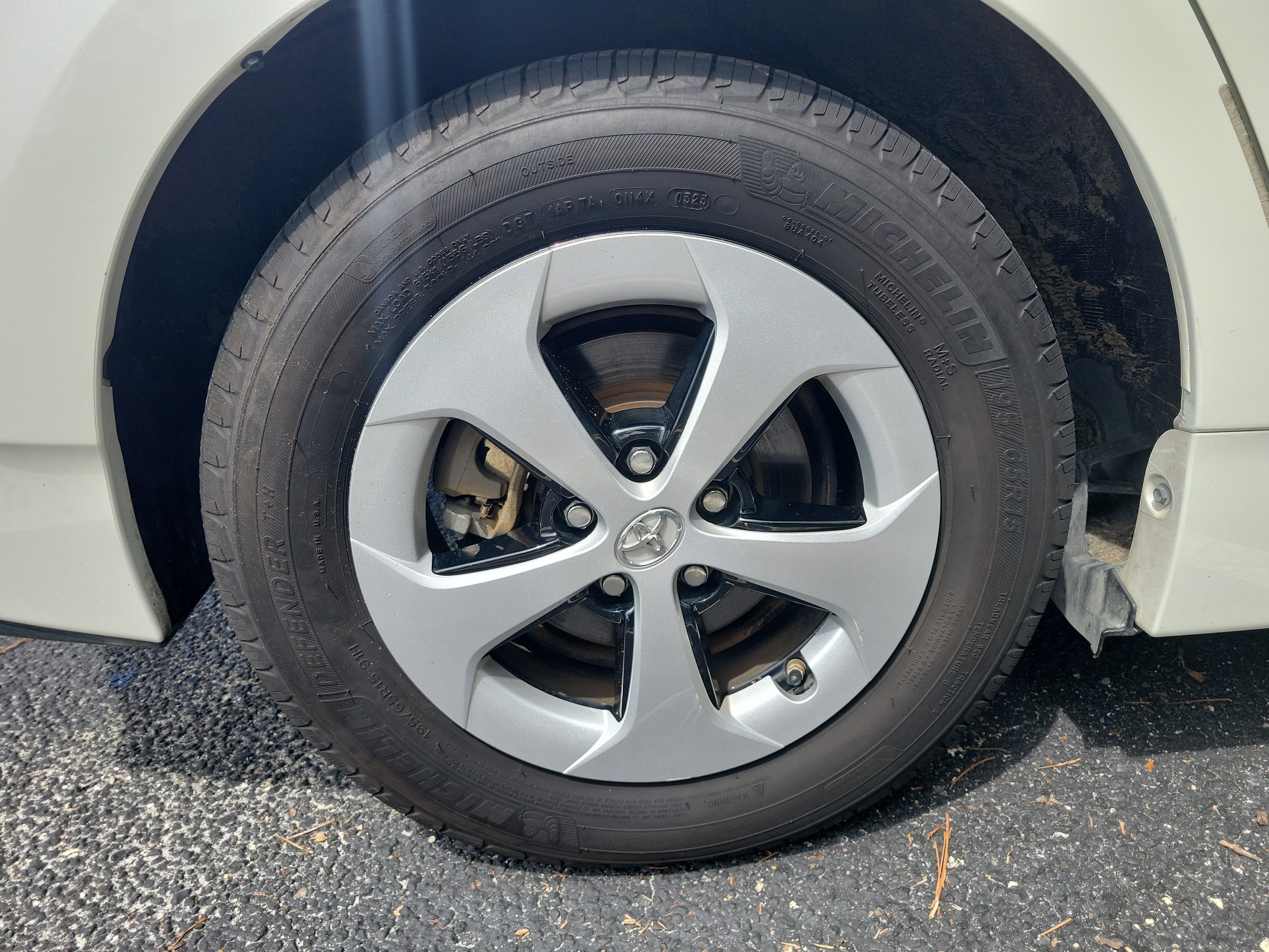 Used 2015 Toyota Prius Four FWD image 9