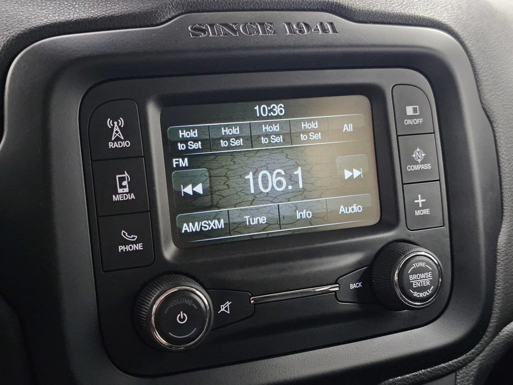 Used 2015 Jeep Renegade Latitude AWD/4WD image 17