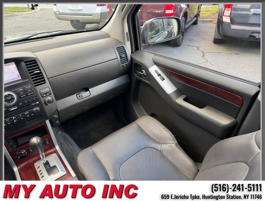Used 2012 Nissan Pathfinder LE AWD/4WD image 14