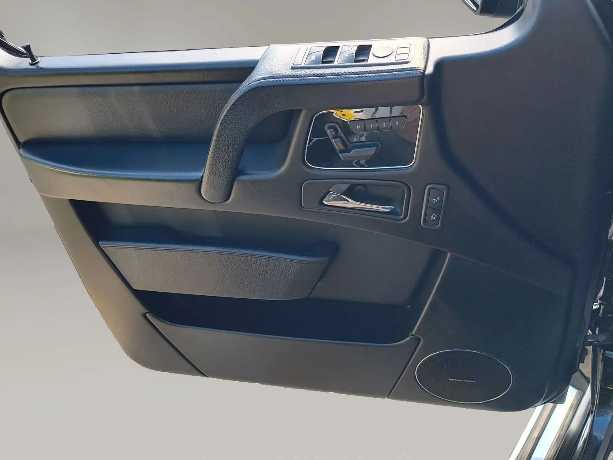 Used 2015 Mercedes-Benz G 550 image 21