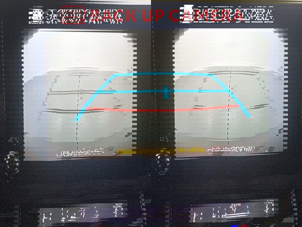 Used 2025 Toyota Sienna LE w/ LE Plus Package image 21