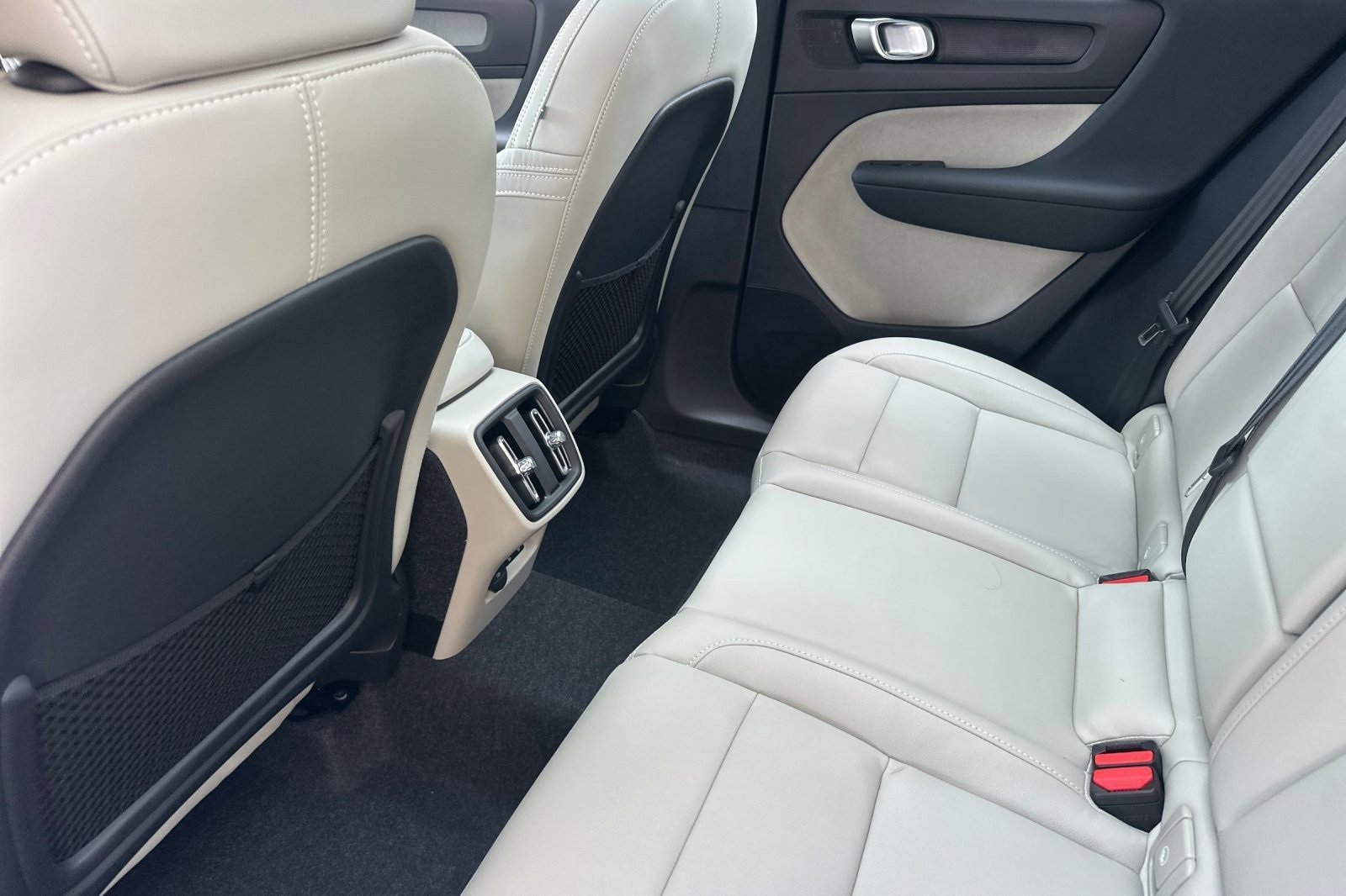 New 2026 Volvo XC40 B5 Plus w/ Protection Package Premier image 4
