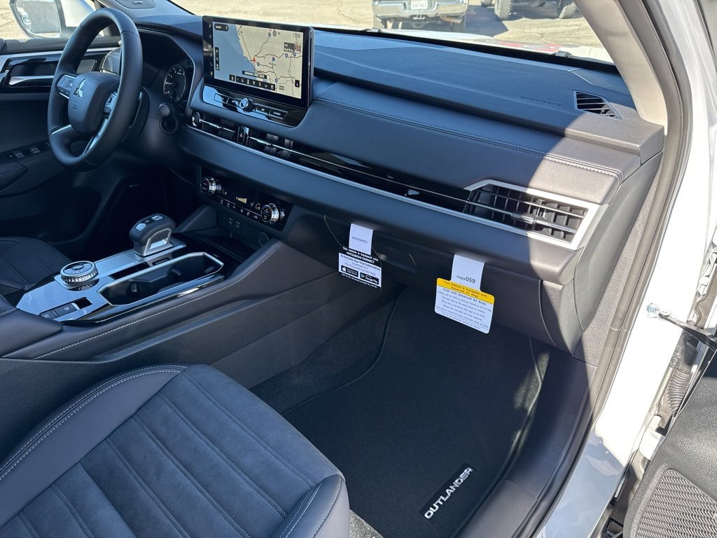 New 2025 Mitsubishi Outlander SE image 21