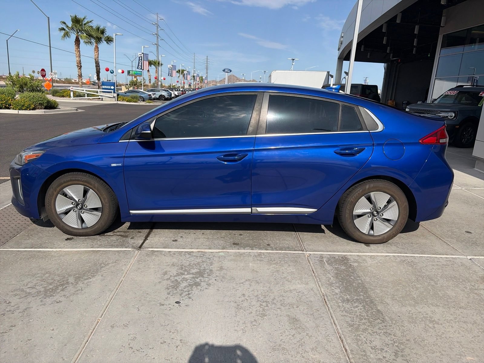 Used 2020 Hyundai Ioniq SE FWD image 2