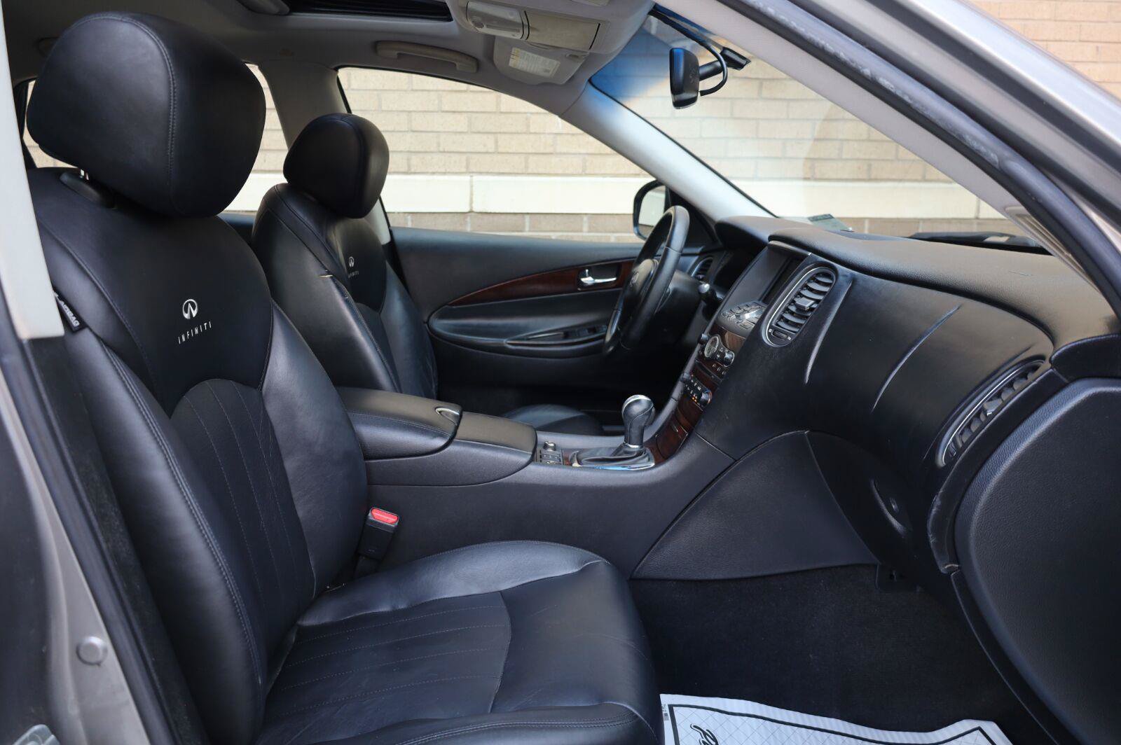 Used 2010 INFINITI EX35 Journey RWD image 28