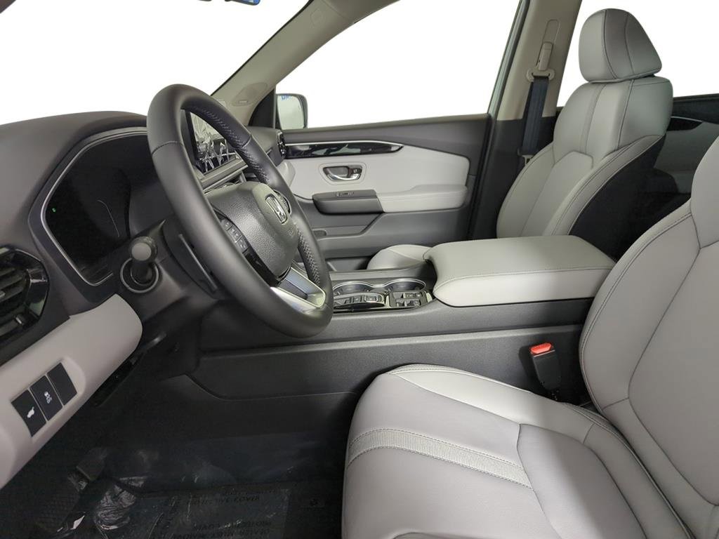 New 2025 Honda Pilot Touring image 9