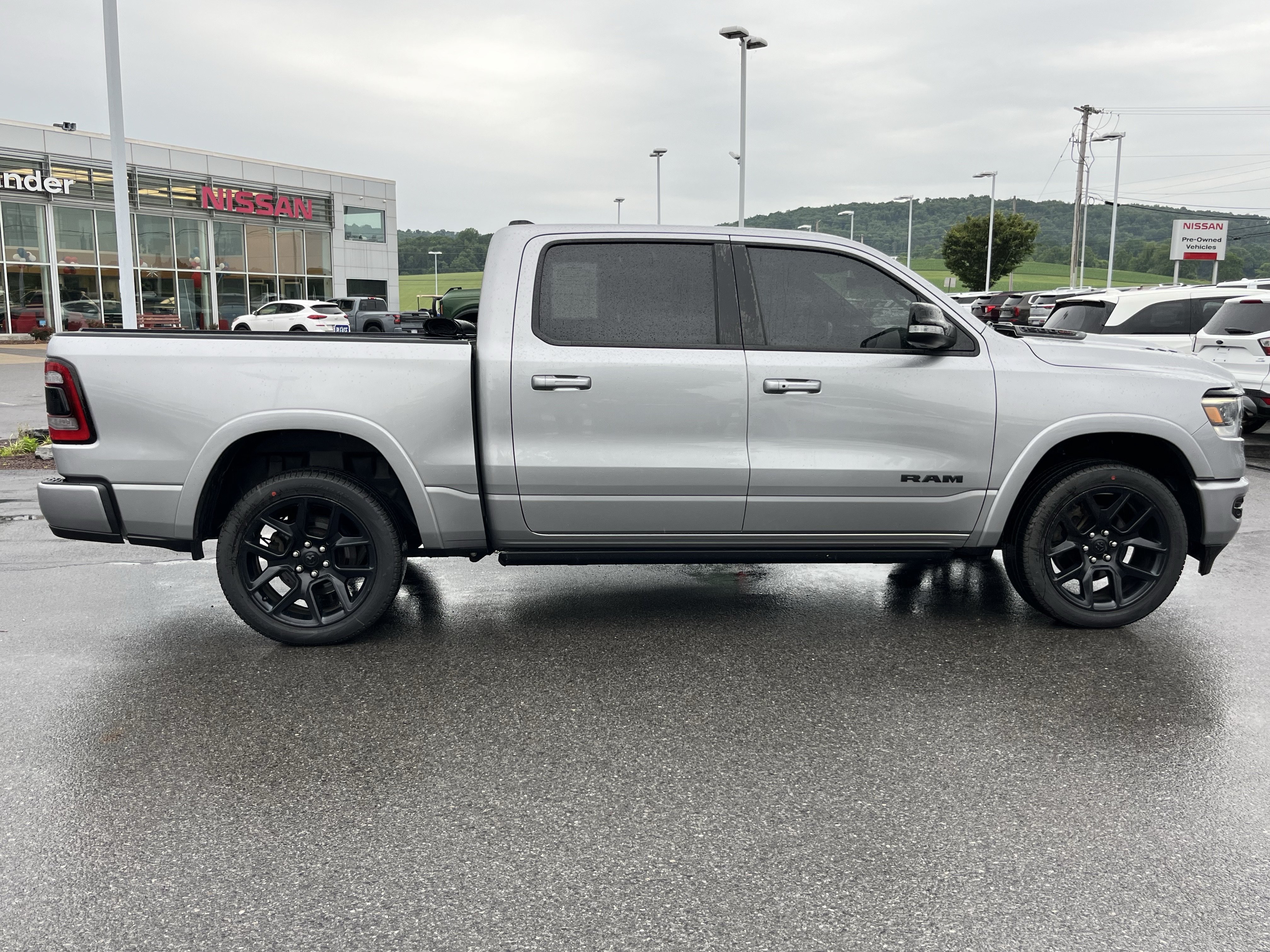 Used 2022 RAM 1500 Laramie AWD/4WD image 3