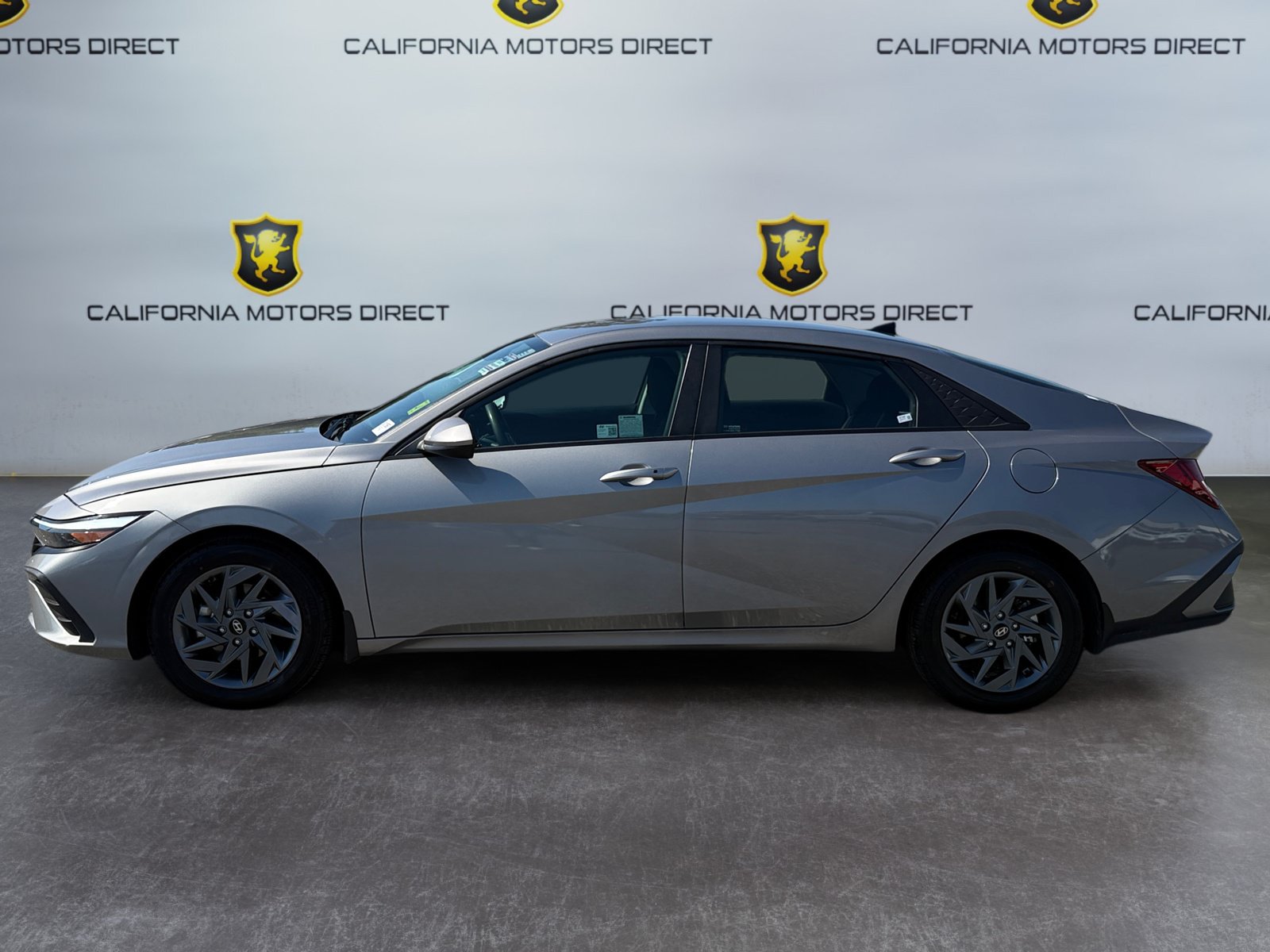 Used 2024 Hyundai Elantra Blue FWD image 2