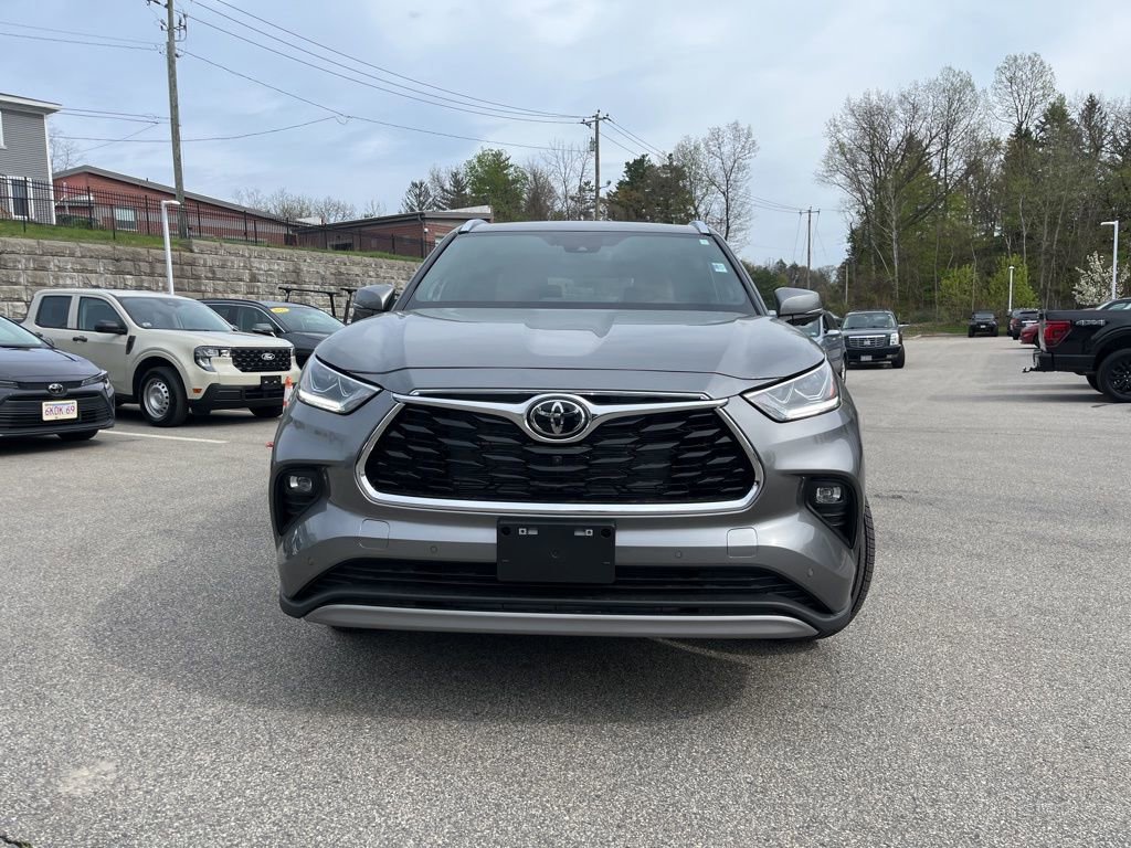 New 2026 Toyota Highlander Platinum AWD/4WD image 2