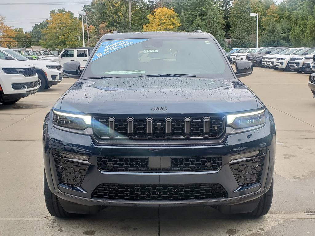 New 2027 Jeep Grand Cherokee Summit w/ Adv Protech Group IV AWD/4WD image 2